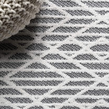 Geometric woven outdoor rug - Image 2