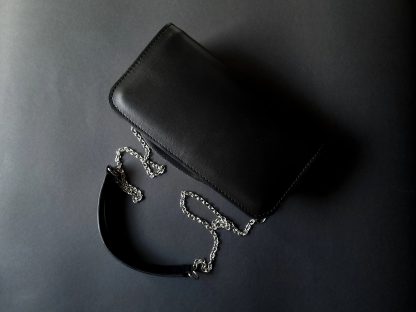 Black leather bag with chain shoulder strap - Image 4