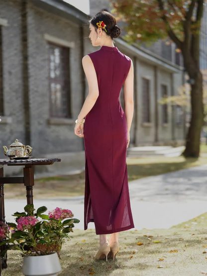 Burgundy sleeveless long cheongsam - Image 5