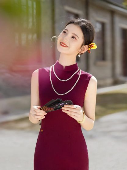 Burgundy sleeveless long cheongsam