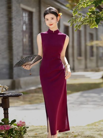Burgundy sleeveless long cheongsam - Image 3