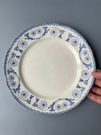 Blue and white porcelain plate with twined branches - Image 4