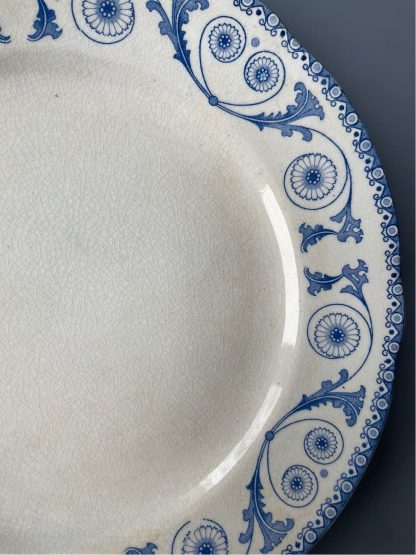 Blue and white porcelain plate with twined branches - Image 3