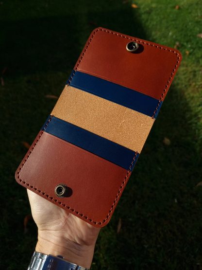 Contrast color card holder