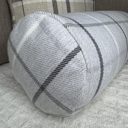 Plaid cylindrical pillow - Image 7