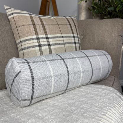 Plaid cylindrical pillow