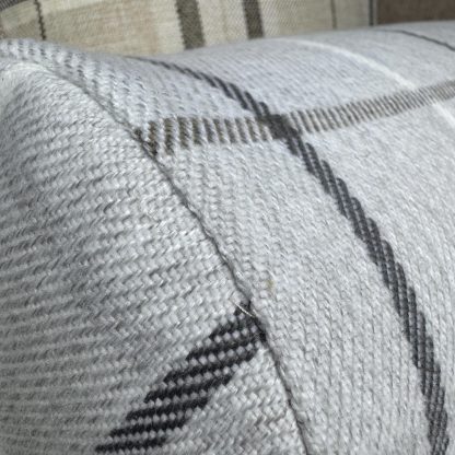 Plaid cylindrical pillow - Image 2