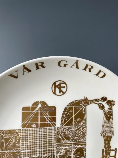 Commemorative art dinner plate - Image 2