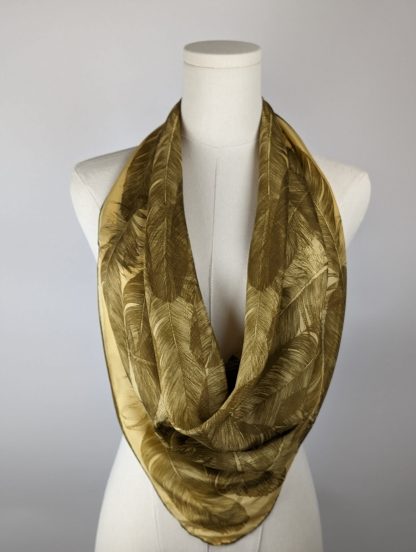 Feather pattern silk scarf - Image 4