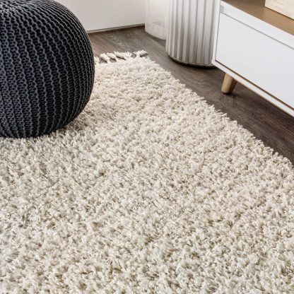 Cream style plush carpet - Image 3