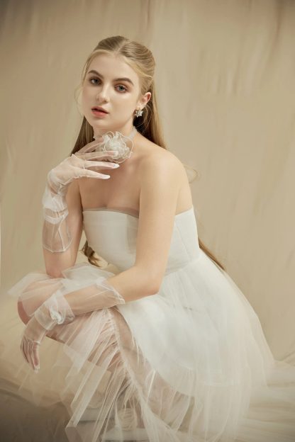 Personalized wedding dress with short front and long back - Image 6