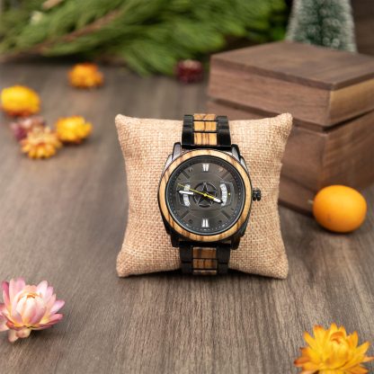 Mechanical watch combining wood and steel - Image 2