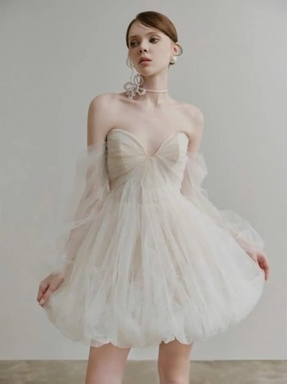 Short fluffy wedding dress - Image 2