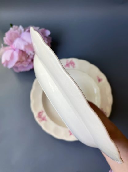 Porcelain plate with rose pattern - Image 2