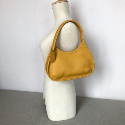 Warm yellow leather shoulder bag - Image 3