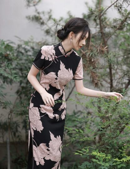 Black background pink flower short sleeve cheongsam - Image 3