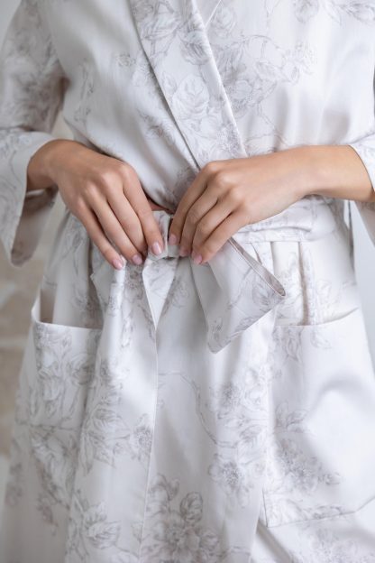Elegant Jacquard Satin Nightgown - Image 3