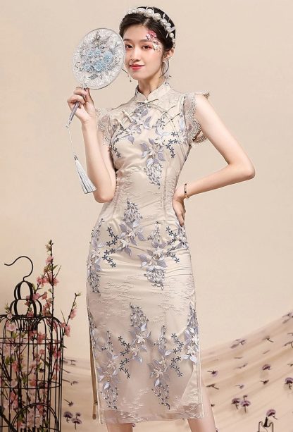 Gorgeous embroidered cheongsam - Image 4