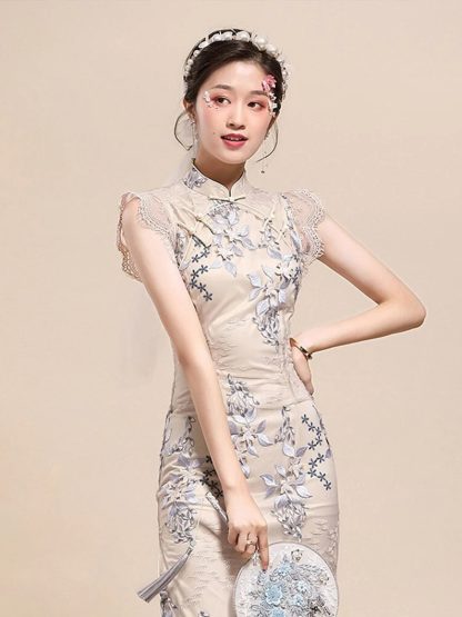 Gorgeous embroidered cheongsam