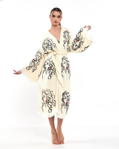 Artistic embroidered long bathrobe
