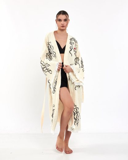 Artistic embroidered long bathrobe - Image 4