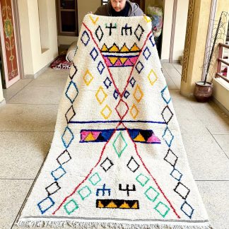 White and blue geometric pattern carpet