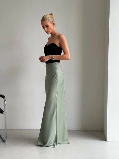Glittering silky satin skirt - Image 5