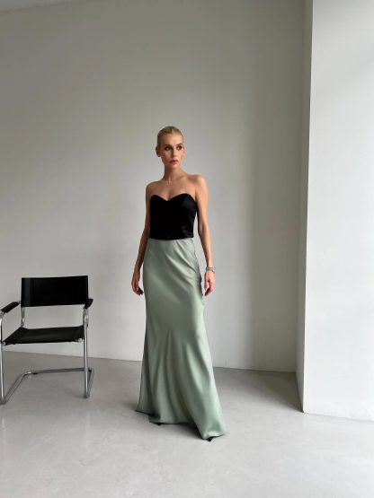 Glittering silky satin skirt - Image 2