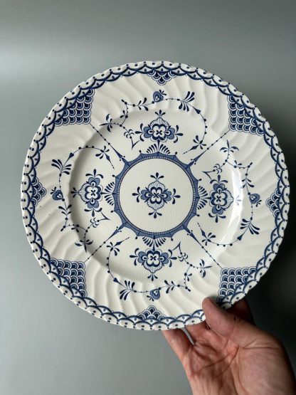 Classic blue and white porcelain plate with twined branches - Image 4