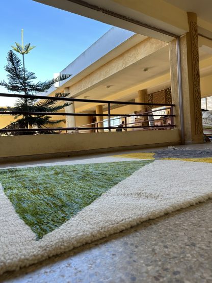 Contrast color geometric handmade carpet - Image 4