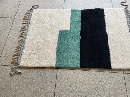 Geometric contrasting color handmade carpet - Image 3