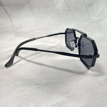 Futuristic polygonal sunglasses - Image 3
