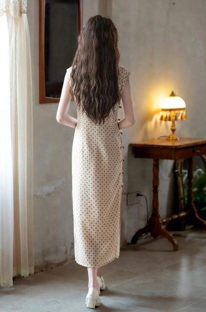 Gentle and quiet polka dot sleeveless cheongsam - Image 5
