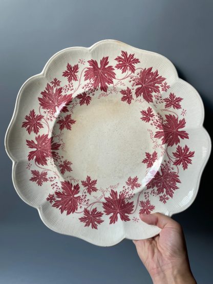Porcelain plate with maple leaf pattern - Image 4