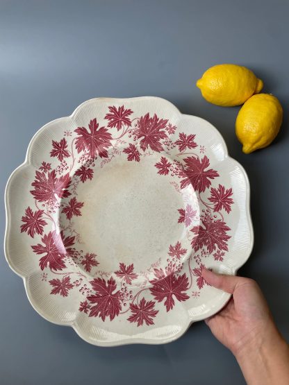 Porcelain plate with maple leaf pattern - Image 3
