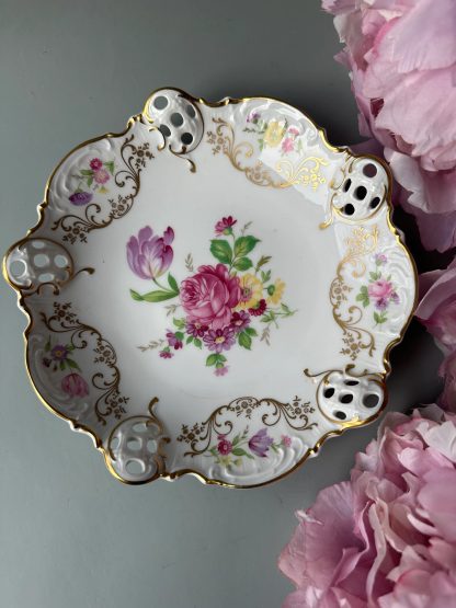 Retro flower and gold hollow fruit plate
