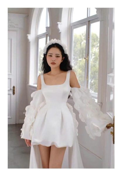 Square Neck Wedding Dress with Detachable Sleeves and Train - Image 4