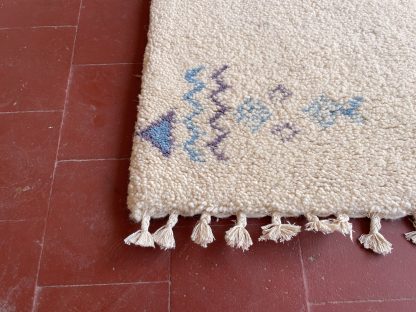 Minimalist and elegant handmade carpet - Image 2