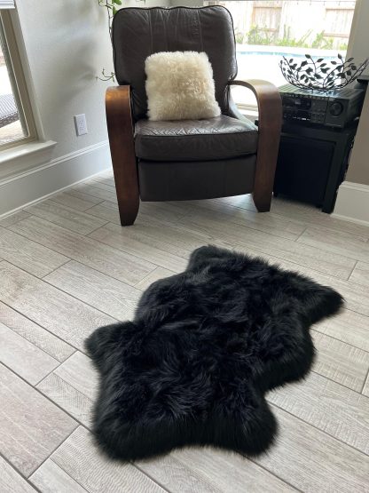 Black faux sheepskin rug - Image 4
