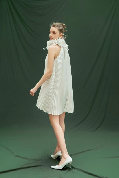 White halterneck pleated skirt - Image 4