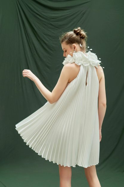 White halterneck pleated skirt - Image 2