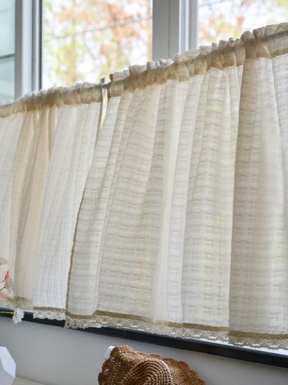 Simple striped half curtain