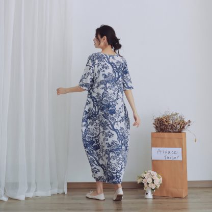 Blue and white elegant short-sleeved dress - Image 3