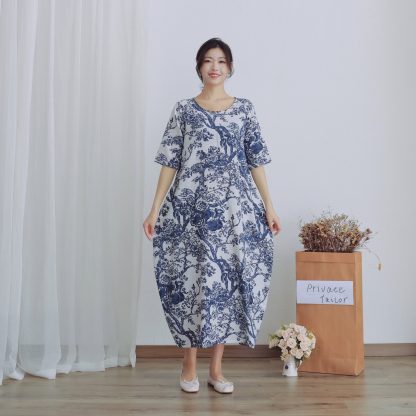 Blue and white elegant short-sleeved dress