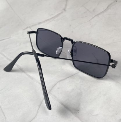 Trendy Metal Frame Sunglasses - Image 7