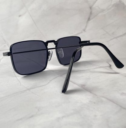 Trendy Metal Frame Sunglasses - Image 2