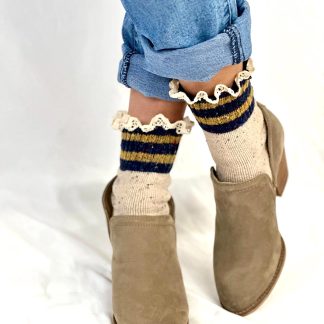 Retro contrast lace socks