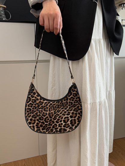 Leopard print fashionable underarm bag - Image 2