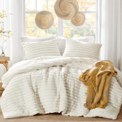 Plush textured bedding set