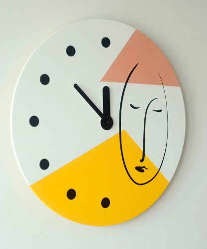 Artistic human face contrasting wooden wall clock - Image 4